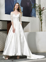 Robe de mariée simple col bijou demi-manches Une ligne perlée de robes de mariée avec train