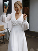 Robe de mariée simple col V manche longue jupe fendue au sol