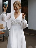 Robe de mariée simple col V manche longue jupe fendue au sol