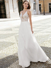 Robe de mariée simple en dentelle col en V décolleté boutonnée sur dos à traîne courte