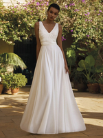 Robe de mariée simple en mousseline de soie col en V sans manches ceinture robes de mariée trapèze