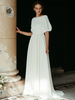 Robe de mariée simple en satin stretch crêpe col bateau manche courte avec petite traîne