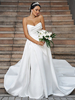 Robe de mariée simple en tissu satiné col en cœur sans manches ligne a