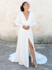 Robe de mariée simple en tissu satiné col en V manche longue boutonné sur dos