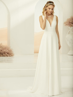 Robe de mariée simple en tissu satiné col en V sans manches à petite traîne