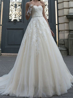 Robe de mariée simple robe de mariage bustier en dentelle zip sur dos à traîne