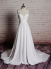 Robe de mariée simple; une ligne dentelle col en V sans manches noeuds robes de mariée avec train chapelle