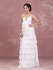 Robe de mariée sur plage fourreau longueur plancher col V multicouche à fines bretelles sans manches et taille haute royale détail zip