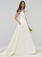 Robe de mariée trapèze ivoire tissu de satin col V décolleté boutonné à traîne robe de mariage