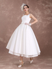 robe de mariée vintage A-ligne die Knöpfen Tissu de satin avec soutien-gorge et doublure sans manches
