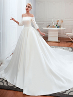 Robe de mariée vintage col bateau manche longue à grande traîne