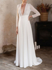Robe de mariée vintage ivoire col V plongeant manche longue en dentelle boutonné sur dos à traîne courte