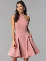 Robe de retour rose 2022 Robe de fête de graduation serrée en tissu satiné court coupé en satin