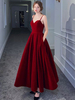 Robe de soirée à bretelle decolleté laçage sur dos