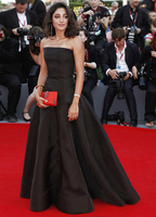 Robe de soirée A-ligne en satin noir bustier longueur plancher