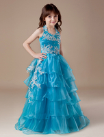 Robe de soirée bleue en tulle à licou multicouche