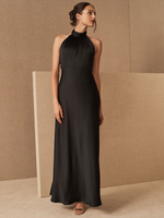 Robe de soirée noire A-Line Sans manches Halter Matte Satin longueur de sol en satin plissé robes de dîner formel plissées
