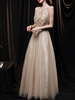 Robe de soirée or claire en dentelle col rond décoré des fleurs jupe plissée longueur au cheville robe cérémonie
