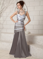 Robe de soirée plissée argente en satin stretch à bretelles longueur plancher
