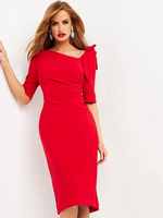 Robe de soirée rouge pour mère de la mariée conçue décolleté demi manches gaine en tissu satiné arcs genou robes dinvité pour le mariage
