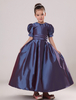 Robe demoiselle princesse lilase en taffetas avec col rond; longueur plancher