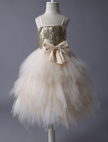 Robe du cortège enfant or et noeud à fines bretelles