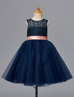 Robe du cortège enfant Tissu de satin bleu marine foncé