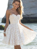 Robe en dentelle blanche décolleté en cœur sans bretelles Robe ajustée évasée