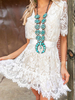 Robe en Dentelle Creusante Courte Sexy à Col Décolleté en V avec Manches Courtes Volantes Coupe Cintrée à Lacets Bas Evasée Unicolore