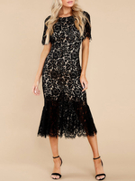 Robe en Dentelle Creusante Fleurie à Col Rond avec Manches Courtes Coupe Cintrée Bas Evasée Unicolore Robe Sexy