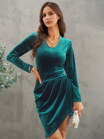 Robe en velours bleu asymétrique plissée à manches longues et col bijou pour tous les jours