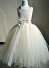 Robe fille de fleur à bretelle champagne en dentelle décoré de fleurs laçage sur dos Robe cortège enfant