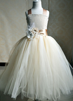 Robe fille de fleur à bretelle champagne en dentelle décoré de fleurs laçage sur dos Robe cortège enfant