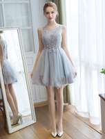 Robe fête de la rentrée A-ligne en satin mat col rond avec dentelle mini