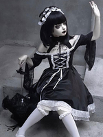 Robe gothique Lolita OP noire à manches longues en dentelle à lacets et volants Robe Lolita une pièce en polyester
