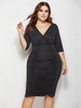 Robe grande taille pour femme noire col en V demi manches polyester plissée longueur genou robe moulante
