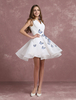 Robe élégante de cocktail A-ligne en voile de tulle blanc col V avec noeud minilacets de dentelle et doublure et jupon fête de la rentrée