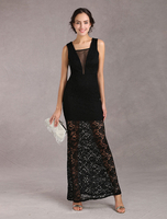 Robe longue noir en dentelle unicolore moulant avec dentelle col V