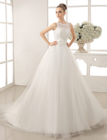 Robe mariée en tulle avec ceinture et dentelle de col bateau