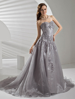 Robe mariée magnifique A-ligne en organza argent avec applique encolure en coeur traîne courte