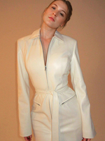 Robe Moulante Blanche À Col Rabattu Ceinture À Manches Longues Glissière Éclaire