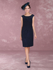 Robe mère de mariés fourreau en chiffon bleu marine foncé col rond avec perles longueur genou