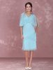 Robe mère de mariés fourreau en chiffon vert menthe col bénitier multicouche longueur genou