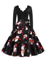 Robe noire vintage des années 1950 à encolure festonnée et manches longues