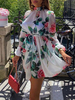 Robe patineuse blanche à col haut à manches longues et à lacets Robe courte imprimée