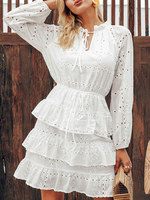 Robe patineuse blanche en polyester à encolure en V découpée à manches longues et évasée