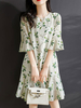 Robe patineuse verte à manches courtes et col bijou