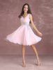 Robe sublimé de bal A-ligne en chiffon rose clair col V brodé longueur genou