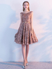 Robe sublimée de cocktail A-ligne en dentelle Ambre col rond avec ceinture longueur genoulacets de dentelle et doublure et jupon de cocktail