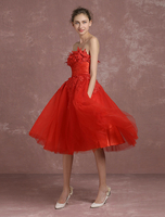 Robe sublimée de cocktail A-ligne en tulle rouge bustier avec dentelle longueur molletlacets de dentelle et doublure et jupon de bal